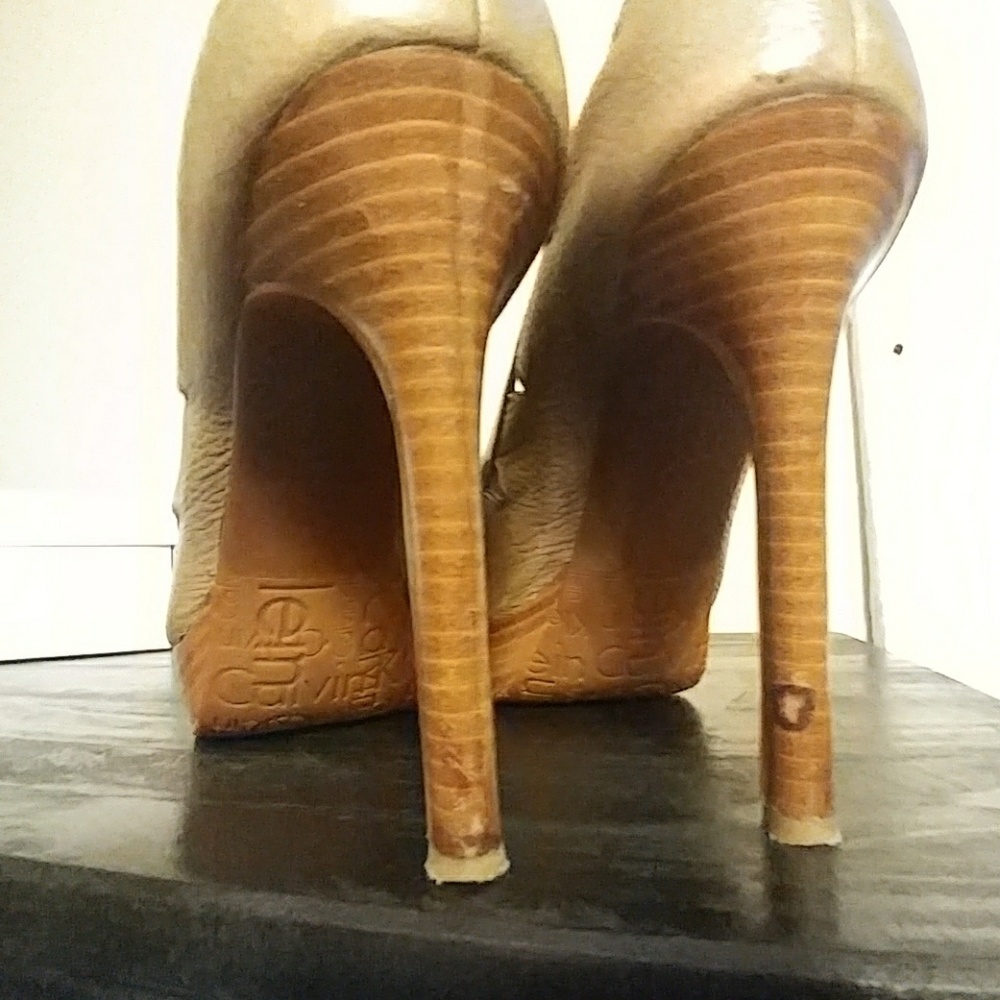 🔥CALVIN KLEIN🔥OLIVE PATENT HEELS - Picture 5 of 7